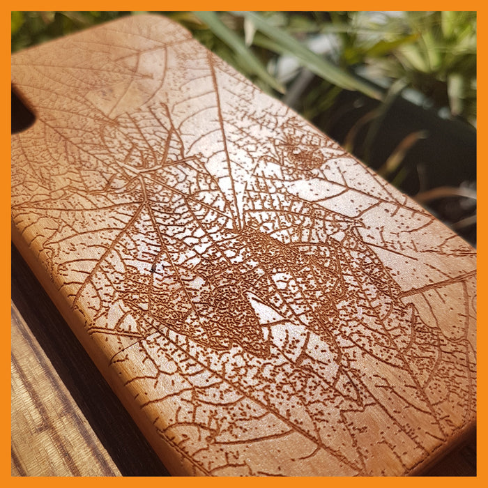 DRIED LEAVES Wood Phone Case Nature