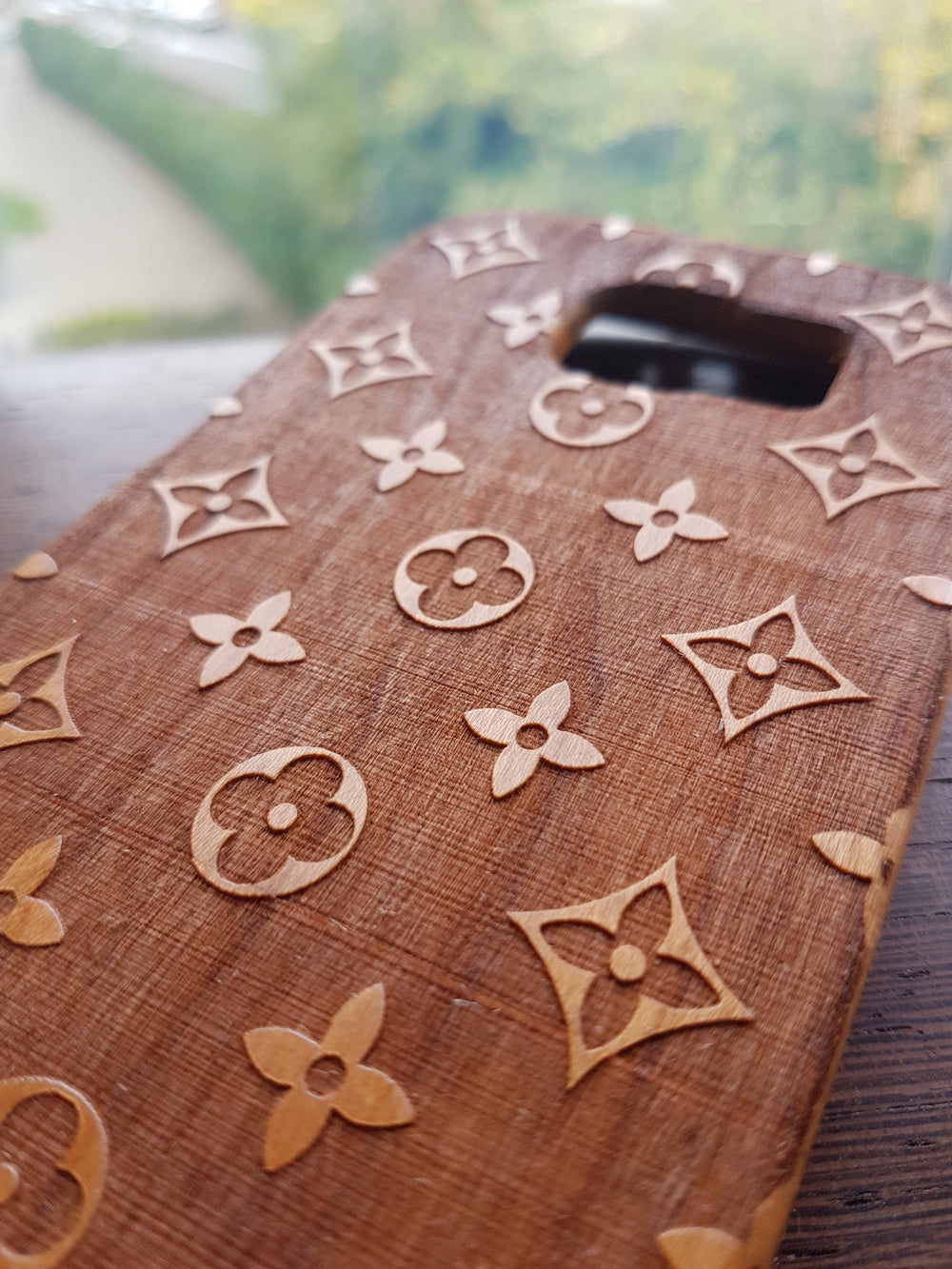 DARK QUATREFOIL Geometric Fashion Wood Phone Case