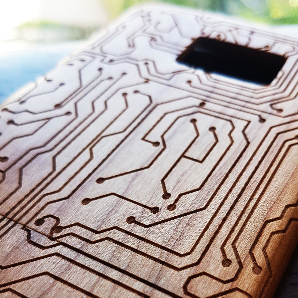 MICROCHIP Wood Phone Case Science